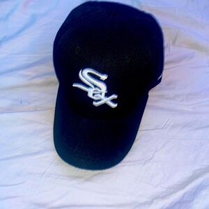 Boston Red Socks Hat
Unisex (fits all sizes)
(Dad Hat)